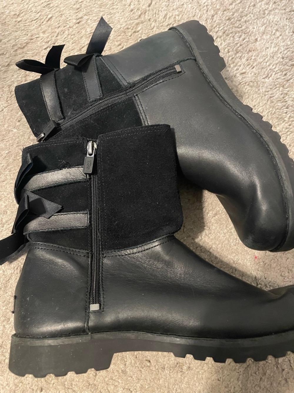 UGG Bailey bow black leather and suede boot shoe women’s size 5